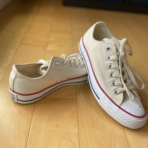 Low-top converse cream